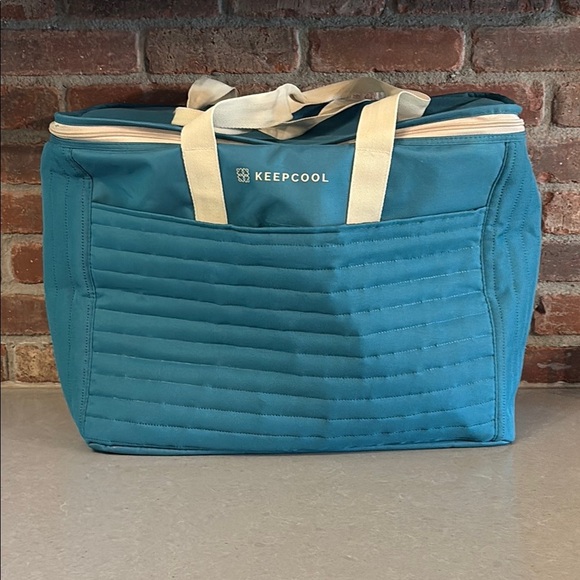 KEEPCOOL Blue and Cream Insulated Shoulder Cooler.. - Picture 1 of 7